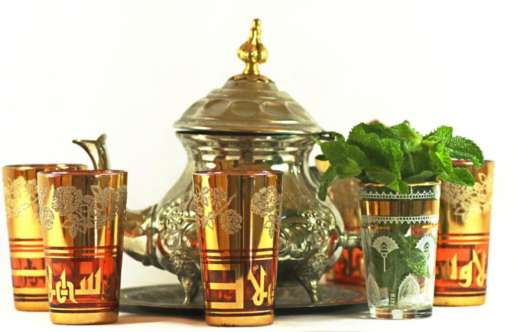 Le rituel du thé à la menthe au Maroc